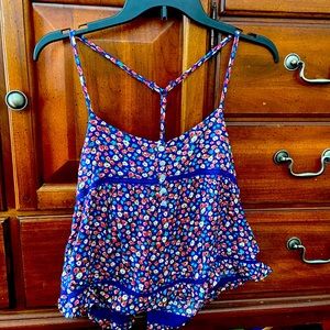 Beautiful flower tank top!